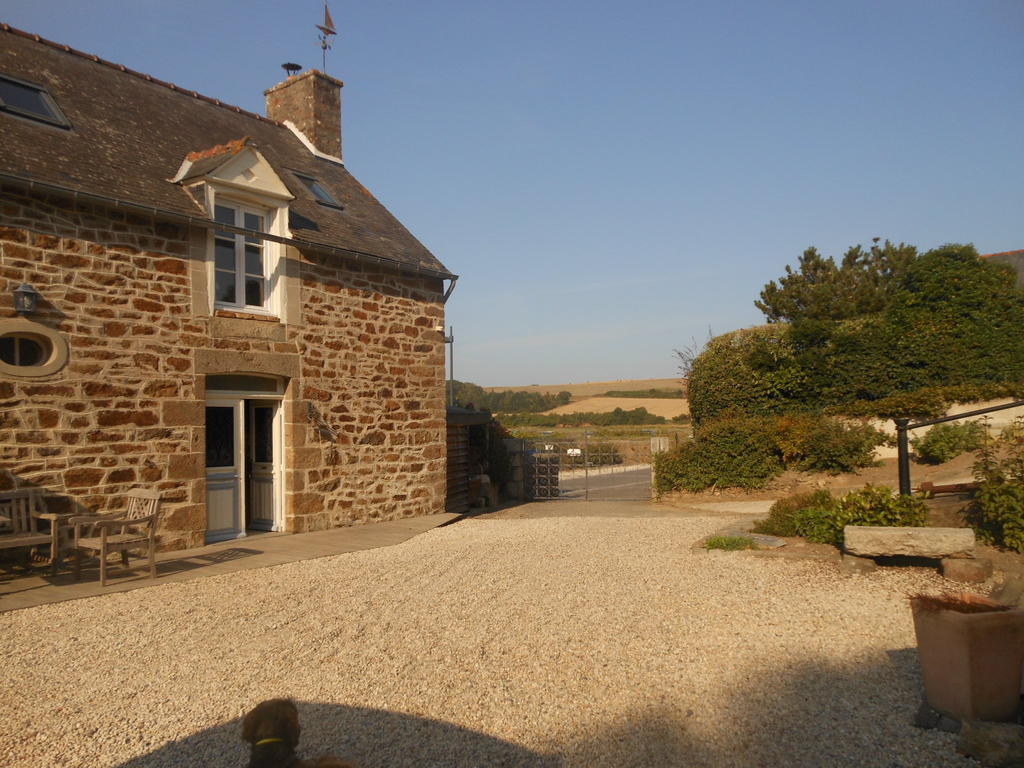 Bed and Breakfast Le Jardin A Mordreuc Pleudihen-sur-Rance Zewnętrze zdjęcie